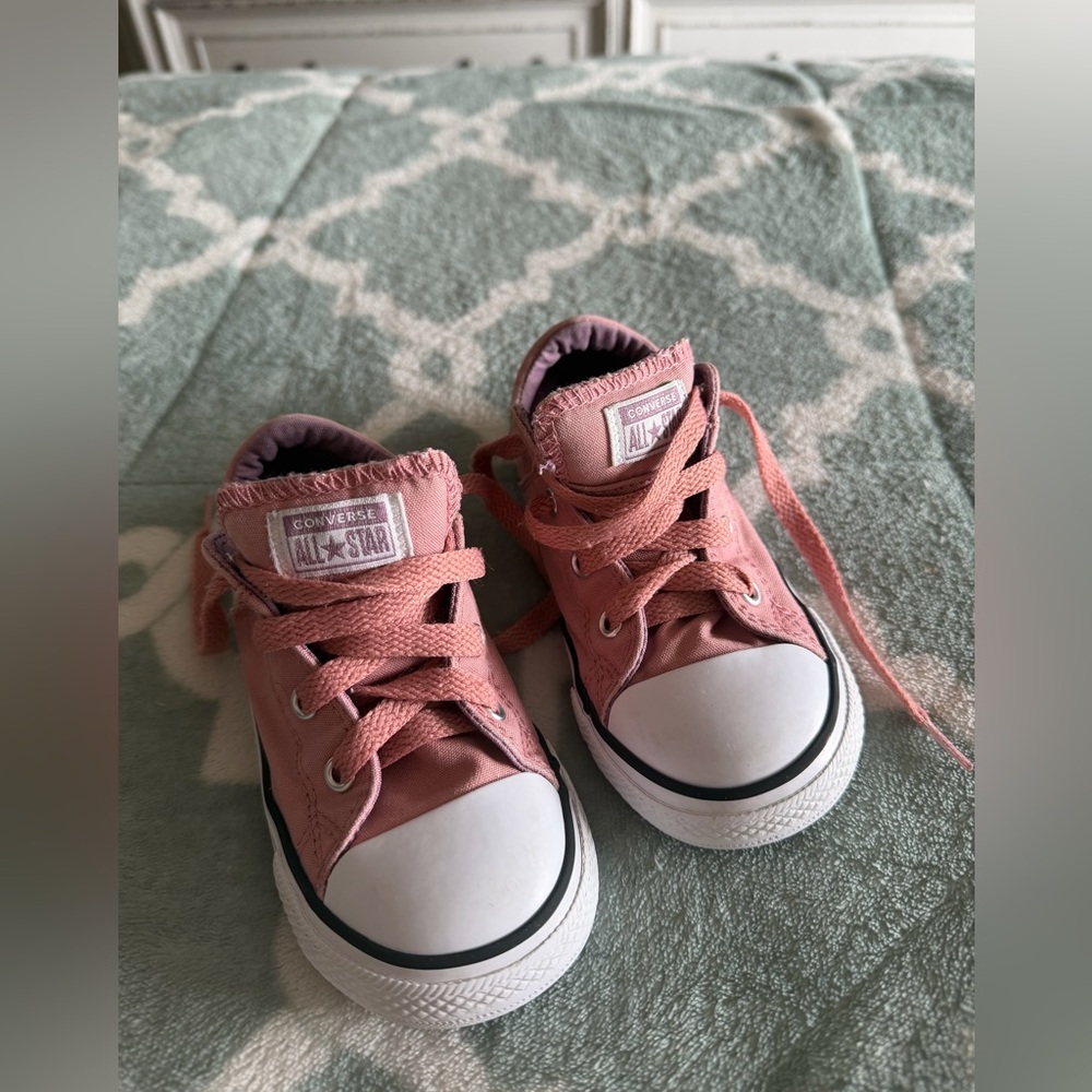 Converse Kids clay/ Coral Pink Low Top All Star Sneakers